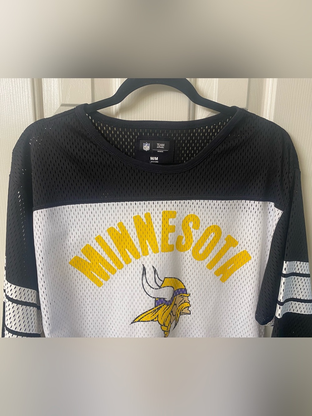 Minnesota Vikings NFL TEAM APPAREL Women’s Mesh Jersey Style Top Size Medium - Picture 8 of 16
